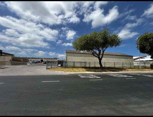 545M² WAREHOUSE TO LET IN PAROW INDUSTRIAL